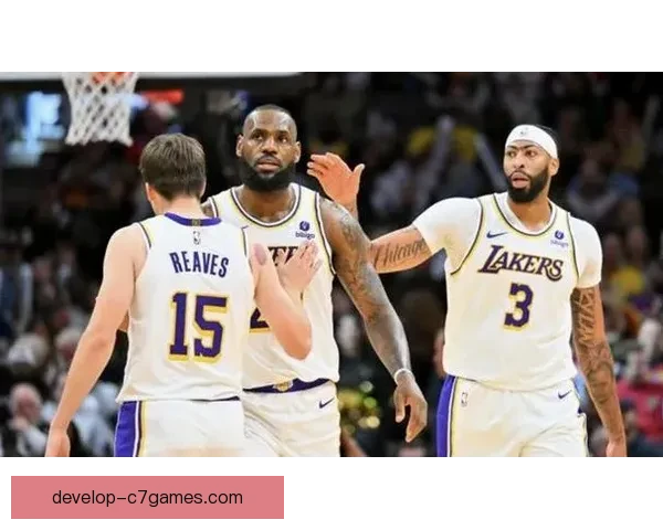 詹姆斯复出助湖人迎战雄鹿 勇士两连胜扬威西部排名攀升