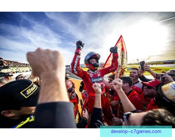 MotoGP赛季最新动态：豪尔赫·罗西再度挑战冠军头衔，战况激烈