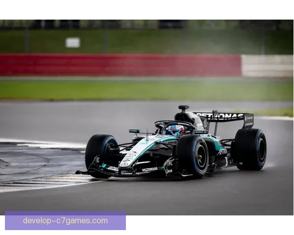 梅赛德斯F1新赛季策略调整引发车迷热议与专家解析