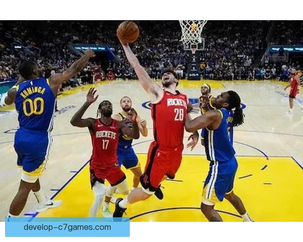 NBA季后赛争夺白热化巨星对决频现多队格局迎来关键转折期